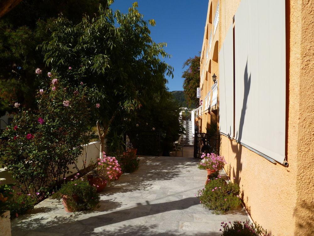 Hotel Liberty II Agia Marina  Exteriér fotografie